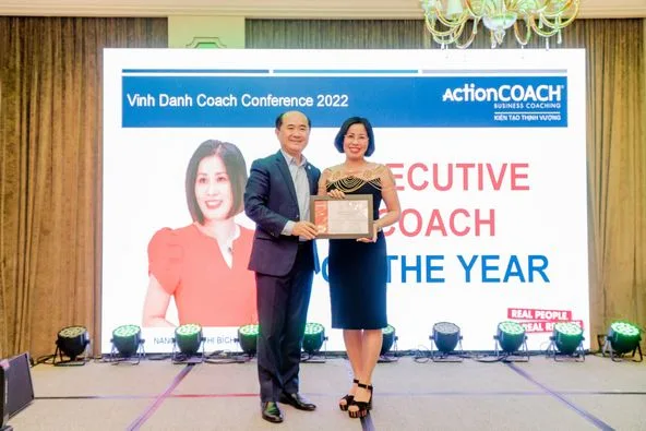 Vinh danh EXECUTIVE COACH OF THE YEAR