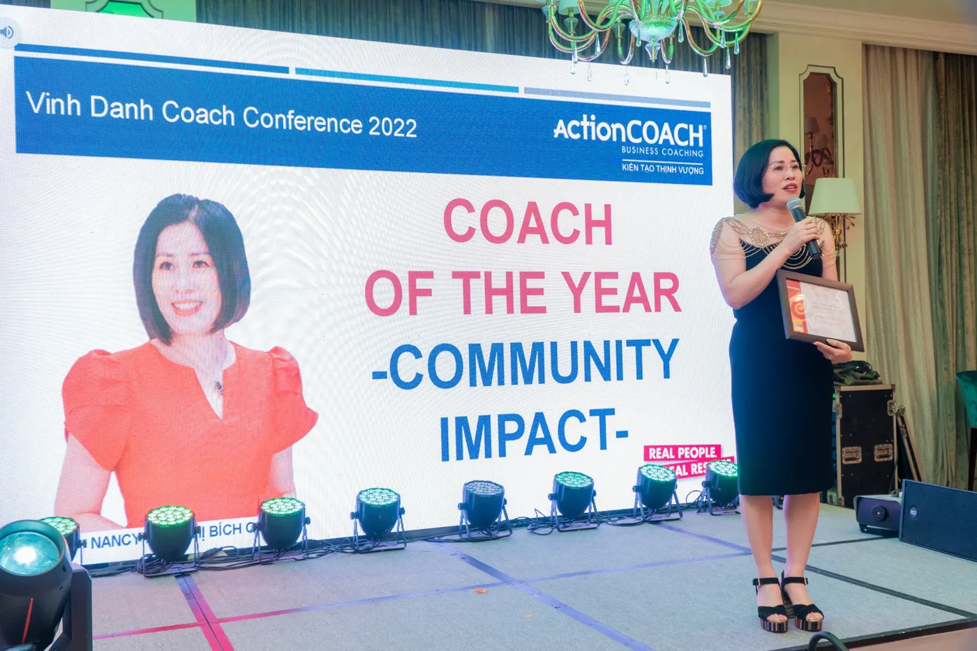 Vinh danh COACH OF THE YEAR - COMMUNITY IMPACT