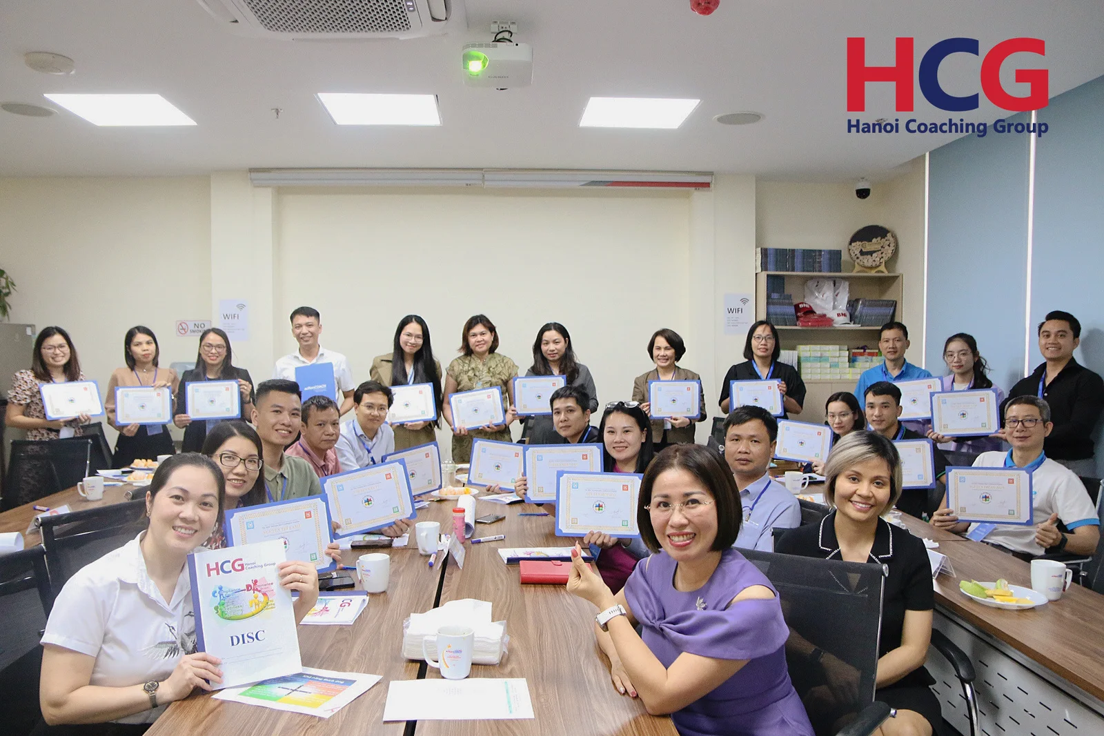 Học viên hoàn thành chương trình DISC tại Hanoi Coaching Group